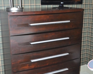 Fantastic Matching Dresser.  Shown with LG 26" Television and Chrome Desk Lamp.