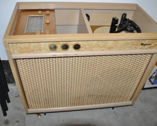 Magnavox HiFi System with AM/FM and Turntable (As Is)