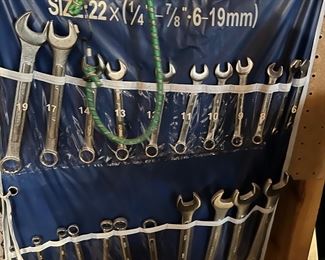 Tool sets including this wrench set