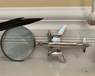 Airplane magnifying glass