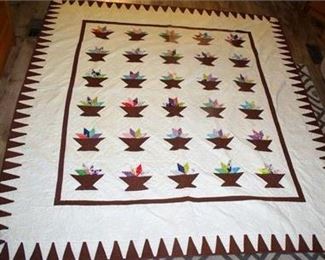 Lot 001   12 Bid(s)
Flower Basket Quilt
