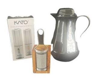 Lot 027   0 Bid(s)
Lot of Kitchen Items