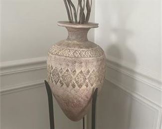 Lot 034   1 Bid(s)
Pier 1 Pottery Vase on Wrought Iron Stand