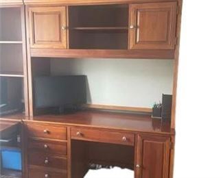 Lot 043   0 Bid(s)
Stanley Cherry Desk w/ Hutch