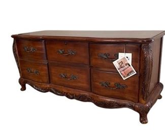 Lot 058   5 Bid(s)
Lane French Provincial Cedar Chest
