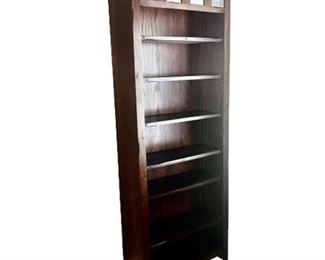 Lot 082   2 Bid(s)
Wood Bookshelf