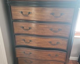 Six-drawer chest of drawers