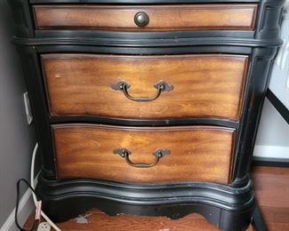 (1) of (2) matching nightstands