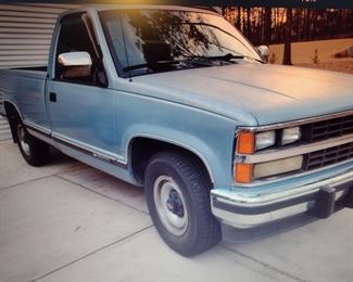 1989 Chevy 2500 Long Bed Truck
New Idler Pulley, Radiator , tires, solar windshield and vinyl seat covers.
208,000 miles Runs Great!  