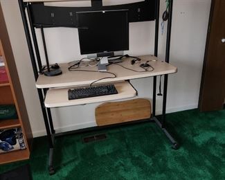 Manual adjustable height desk