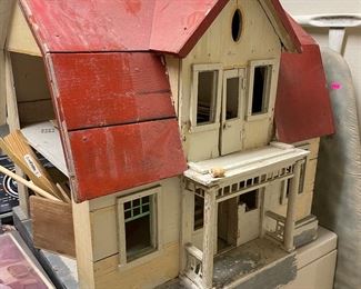 Antique Doll Houses 