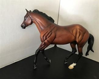 Horse Box 2 2 Brwn blk white hoof