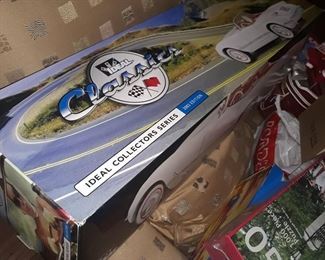   1:18 ERTL 
Ideal Collection  Series
2003 Suburban , trailer 
1953 Corvette Stingray