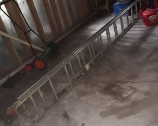 Aluminum  extension ladder 28'