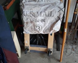 Four wheel dolly
Chew - Mail pouch Bag