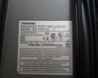 Toshiba 
Enhanced port replictor 