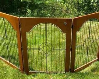 Majestic Pet Free Standing Gate