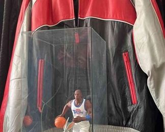 NBA Package Leather Chicago Bulls Jacket And Michael Jordan Bugs Bunny Figure