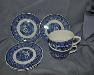 Numerous pieces Blue Willow 