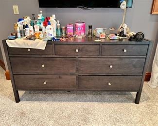 99 Baronet Dresser