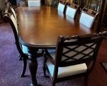 Dining table with 8 chairs and 2 leaves