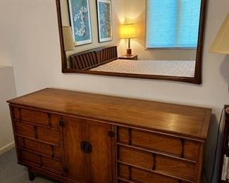 Vintage Mid 20th century Tamerlane by Thomasville, matching bed and nightstands also