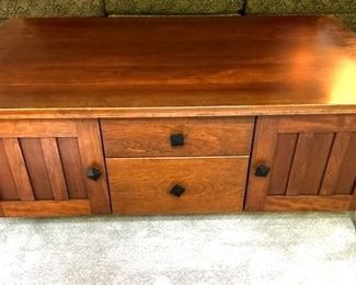 Amish coffee table with two cabinet doors and two drawers
