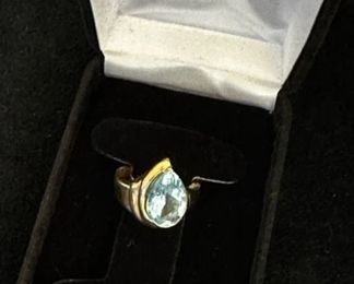 18kt blue topaz ring size 6