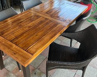 Patio Table w/4 chairs
