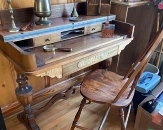 Spinet desk