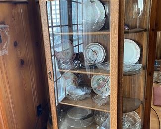 Oak china cabinet 