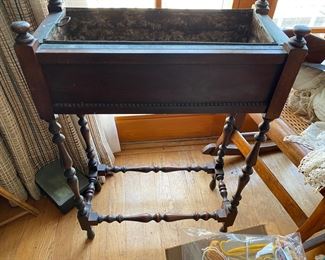 Small planter with metal insert