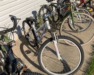 Seven or eight bikes, in really good shape and also five or six you can have for parts!!