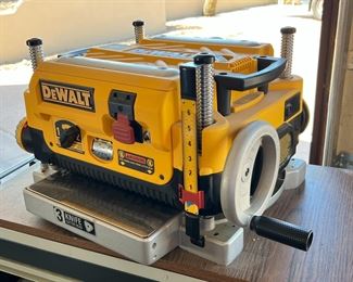 Dewalt Planer DW735 13 in. Three Knife, Two Speed Thickness Planer