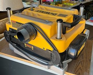 Dewalt Planer DW735 13 in. Three Knife, Two Speed Thickness Planer
