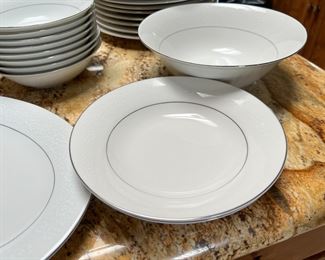 52pc Dynasty Eternal Fine China Set Dinnerware Set 