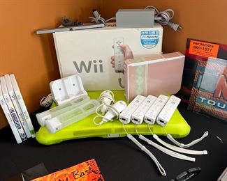 Nintendo Wii Video Game Console Bundle RVL-001