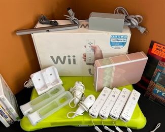 Nintendo Wii Video Game Console Bundle RVL-001