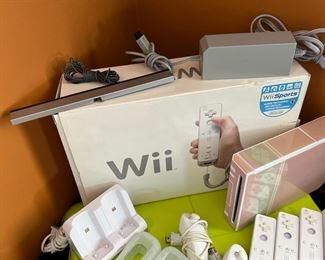 Nintendo Wii Video Game Console Bundle RVL-001