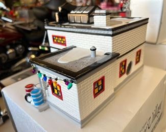 Harley Davidson Motorcycle Shop Snow Village Department 56