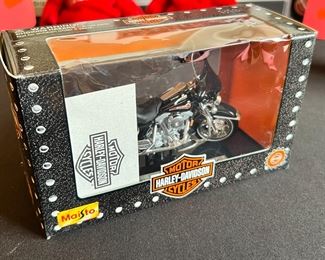 Maisto Harley Davidson 1:18 Model FLT Electra Glide Standard