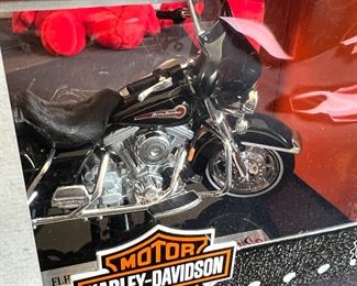 Maisto Harley Davidson 1:18 Model FLT Electra Glide Standard