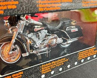 Maisto Harley Davidson 1:18 Model FLT Electra Glide Standard