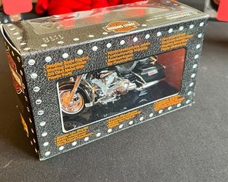 Maisto Harley Davidson 1:18 Model FLT Electra Glide Standard