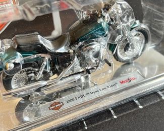 Maisto Harley Davidson 1:18 Model 2000 FXDL Dyna Low Rider