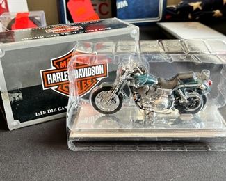 Maisto Harley Davidson 1:18 Model 2000 FXDL Dyna Low Rider
