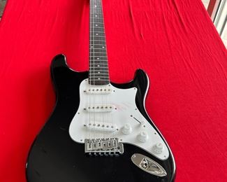 Silvertone by Samick SS-11/BK Strat Style Electric Guitar no case 40x12x3in HxWxD