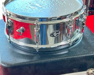 1970s Vintage Slingerland Snare Drum 14x6 8 Lug Drum: 6.25 x14inDiameter Case: 7.5 x 18 x19