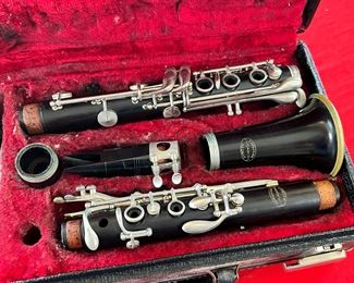 Leblanc Vito 7214 Clarinet in Case Case: 3x14x9 HxWxD