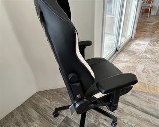 Secretlab Titan EVO League Legends 2022 Series Gaming Chair 52 x 29 x 26in